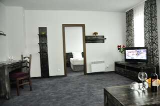 Отель 3 Mountains Hotel Банско Апартаменты с 1 спальней (для 2 взрослых и 2 детей)-6